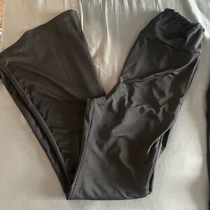 Maternity leggings and yoga pants